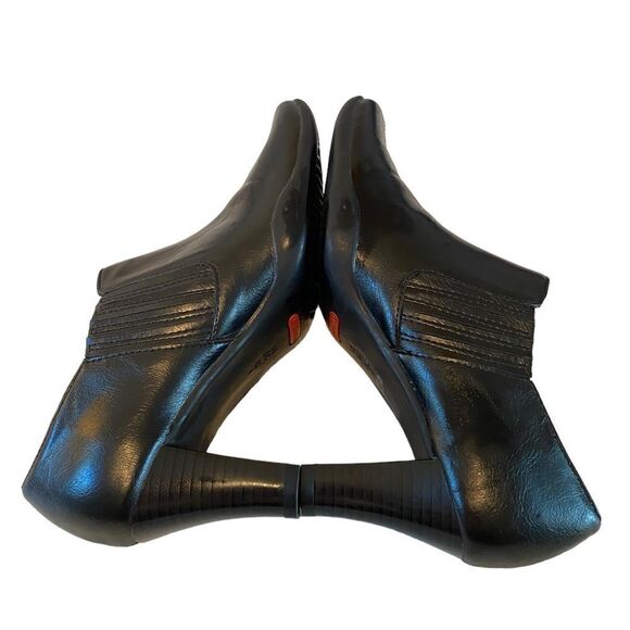 Black Aerosoles Heeled Ankle Boots in Ladies Size 6B - Picture 6 of 8